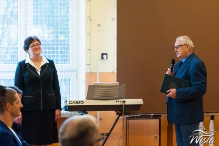 Członek Zarządu Powiatu Cieszyńskiego Jan Poloczek wraz z panią dyrektor